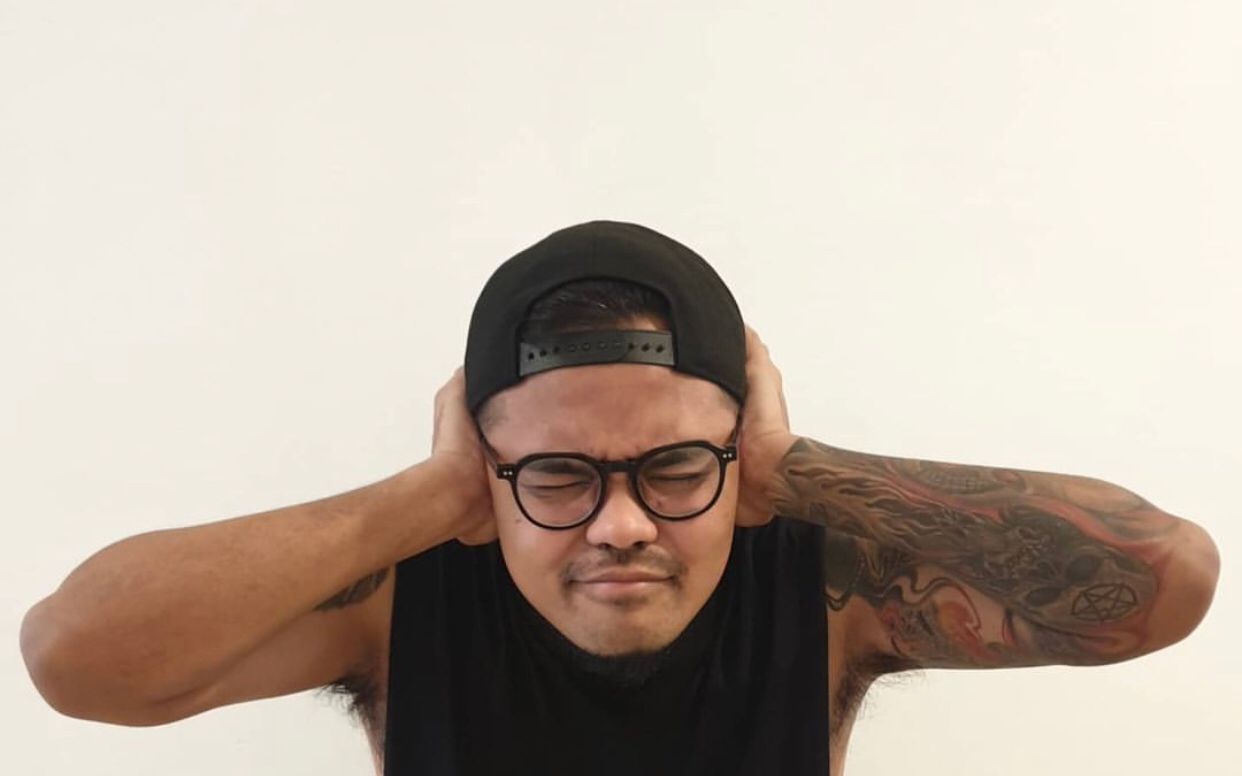 Coki Pardede Komika Dengan Gaya Humor Berani Dan Kontroversi