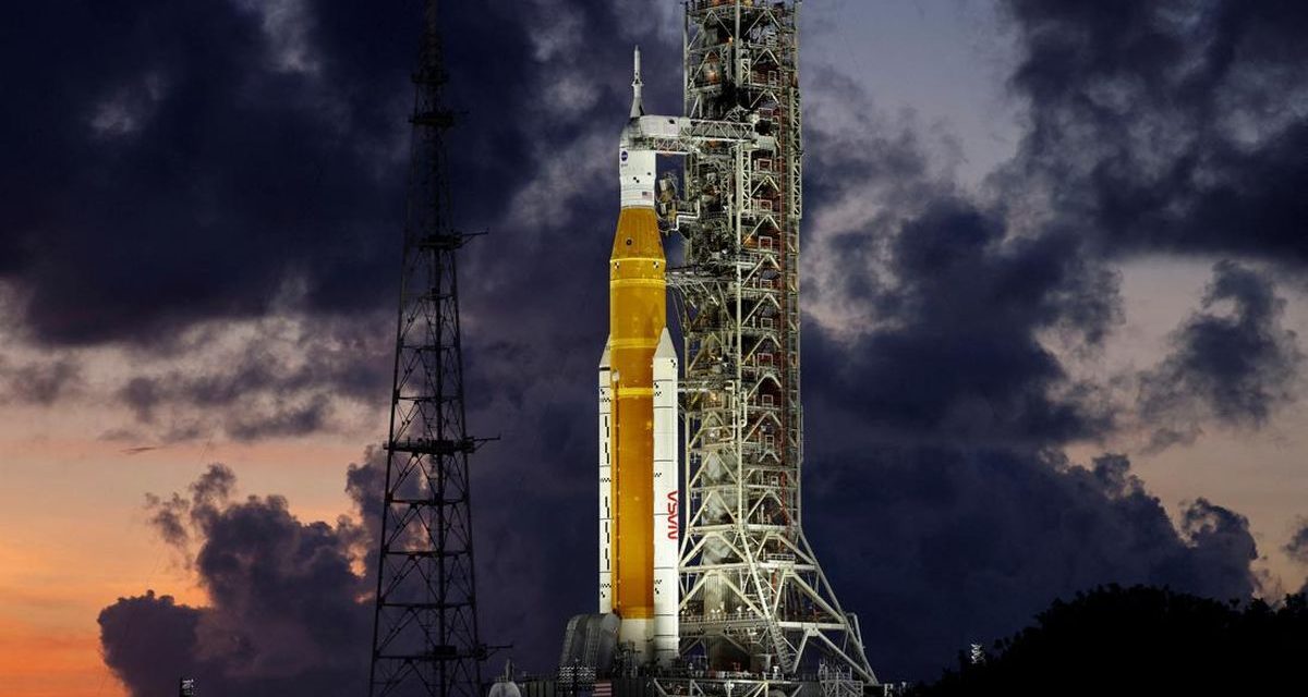 NASA Tunda Peluncuran Misi Astronaut Karena Cuaca Dingin Ekstrem