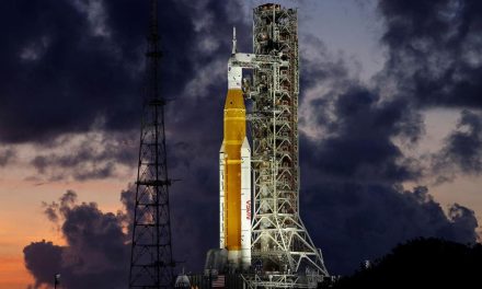 NASA Tunda Peluncuran Misi Astronaut Karena Cuaca Dingin Ekstrem