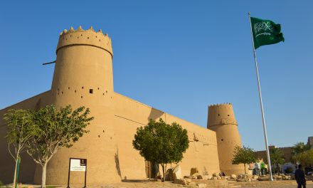 Al Masmak Fortress Desain Arsitektur Yang Menarik Wisatawan