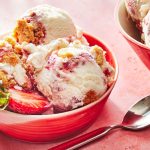 Ice Cream Strawbery Homemade Untuk Atasi Cuaca Panas Terik