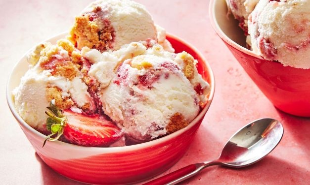 Ice Cream Strawbery Homemade Untuk Atasi Cuaca Panas Terik