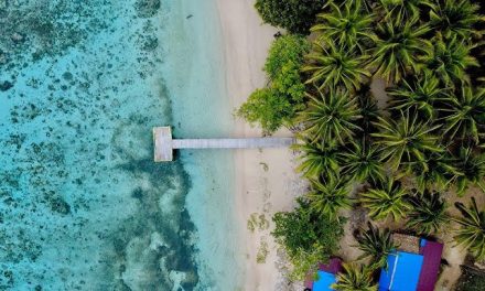 Keindahan Pantai Pompon Di Pulau Banggai, Sulawesi Tengah