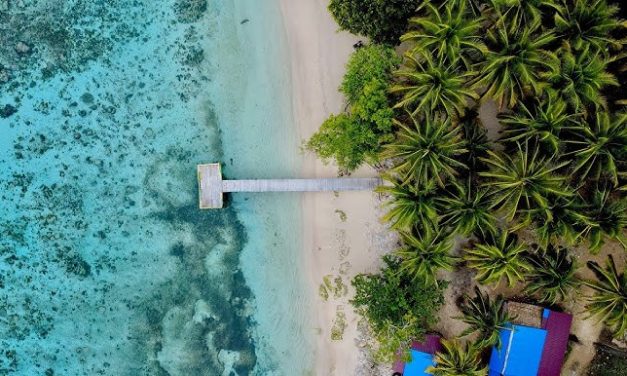 Keindahan Pantai Pompon Di Pulau Banggai, Sulawesi Tengah