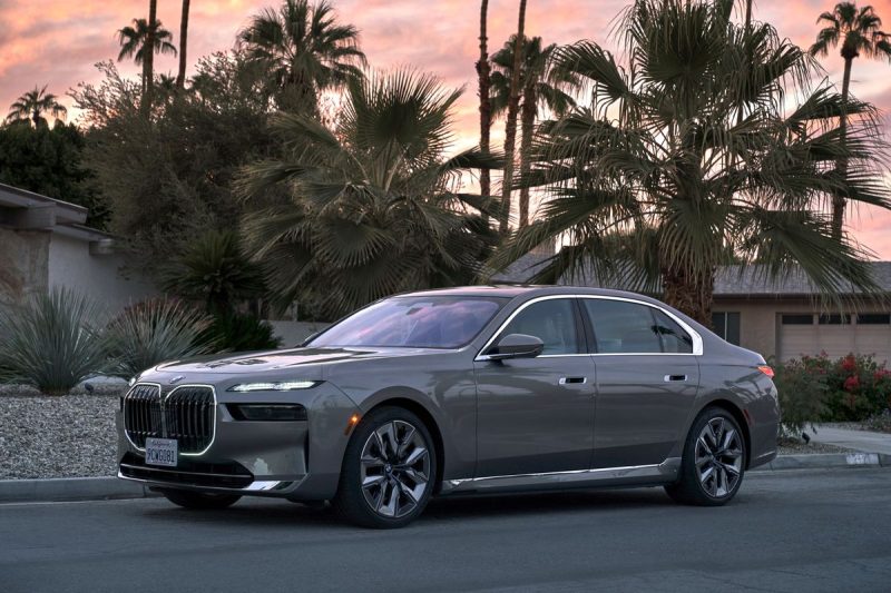BMW i7