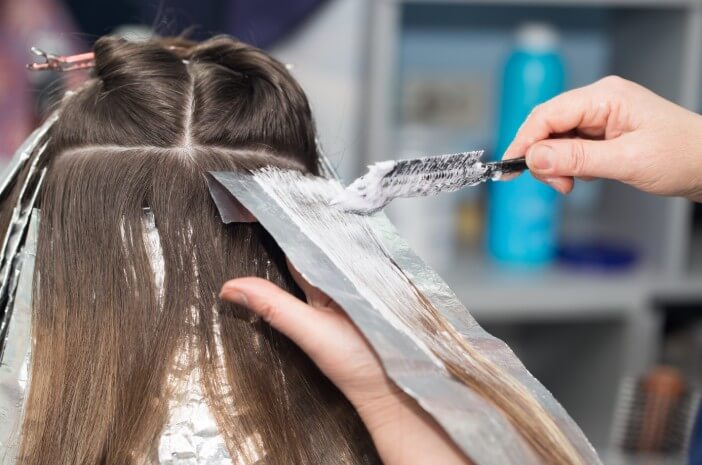Dampak Buruk Bleaching Rambut Karena Kandungan Bahan Kimia