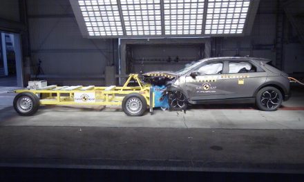 Crumple Zone Melindungi Penumpang Saat Tabrakan Terjadi
