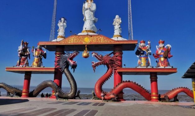 Kelenteng Sanggar Agung, Tempat Ikonik Di Tepi Pantai Kenjeran