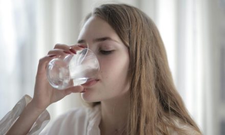 Pentingnya Minum Air Cukup Untuk Fungsi Optimal Tubuh