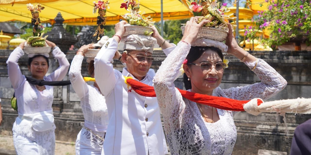 Tradisi Ngayah Sebagai Wujud Bakti Kepada Para Dewa