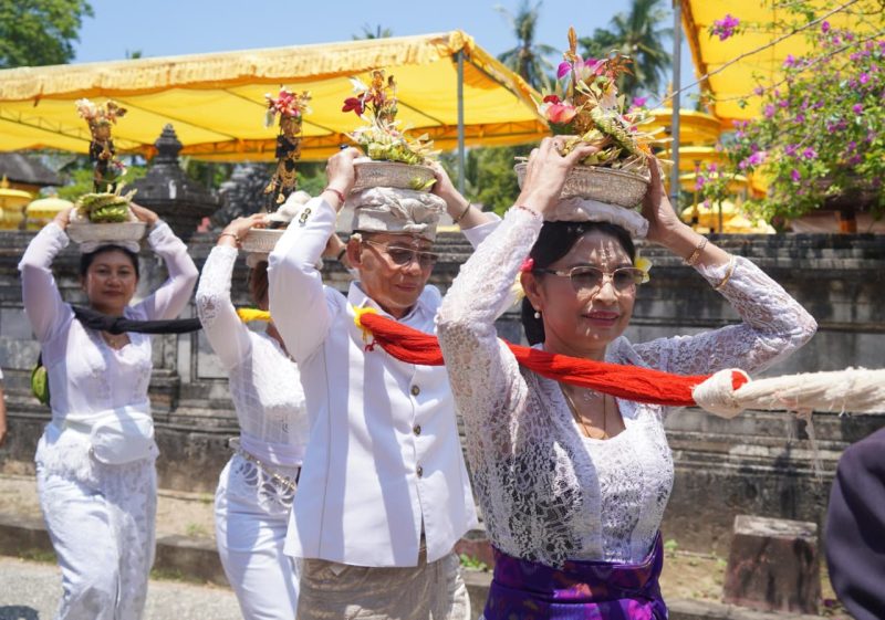 Tradisi Ngayah
